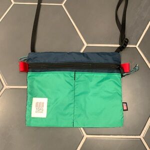 Topo Designs Crossbody Bag - Navy w/ Emerald Green Pockets - Excellent Condition